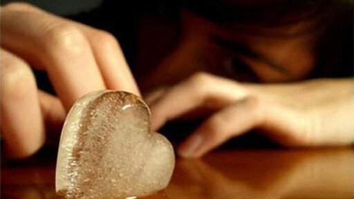 TẠI SAO PHỤ NỮ NGOẠI TÌNH KHÓ DỨT?